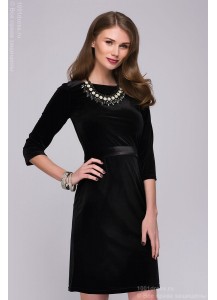 Черное бархатное платье длины мини с вырезом на спинке